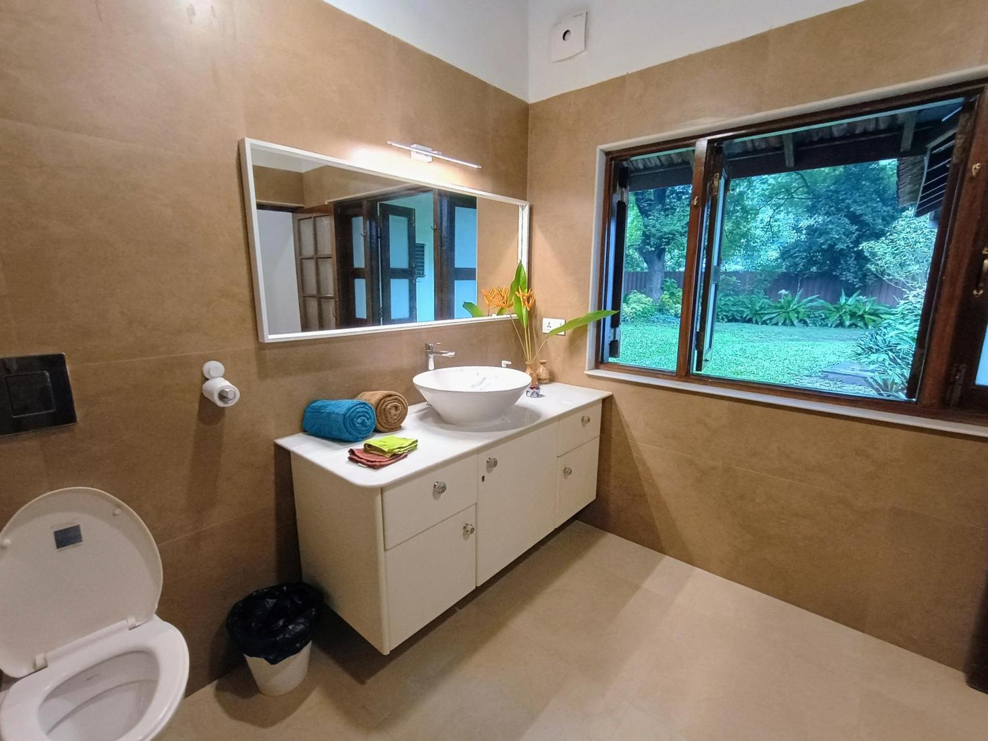 Banyan House - Luxurious 4 Bedroom Villa On One Acre, Near The Beach Nagaon  Extérieur photo
